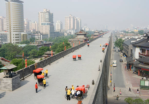 xi'an china 성벽 - china xian contemporary built structure 뉴스 사진 이미지