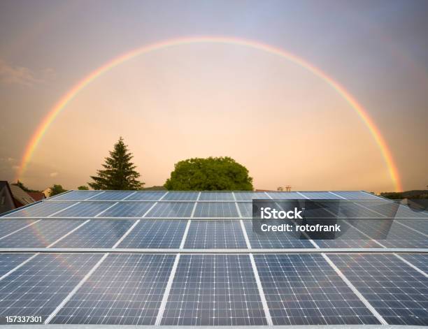 Solarkollektoren Stockfoto und mehr Bilder von Sonnenkollektor - Sonnenkollektor, Regenbogen, Sonnenenergie