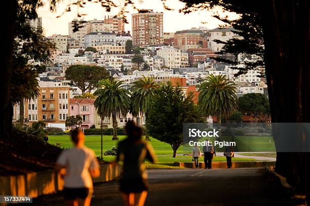Trote En San Francisco Foto de stock y más banco de imágenes de San Francisco - San Francisco, Estilos de vida, Aerobismo