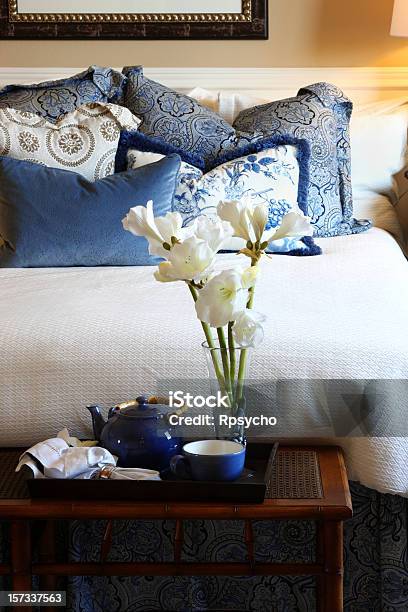 ベッドルームブルー - トレイのストックフォトや画像を多数ご用意 - トレイ, 優雅, 寝室
