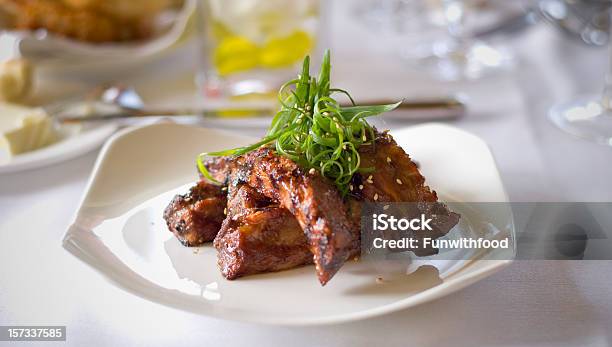 Costelas De Churrasco De Carne De Porco Carne Costeleta De Porco Alimentos Para Jantar No Restaurante Gastrónomo - Fotografias de stock e mais imagens de Costeleta de Porco