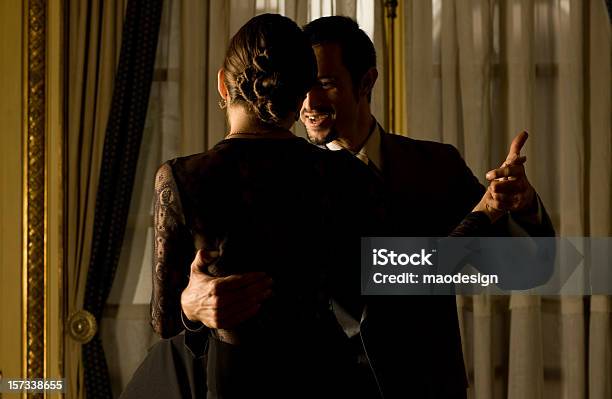 Tango - Fotografie stock e altre immagini di Relazione di coppia - Relazione di coppia, Sala da ballo, Tango - Ballo