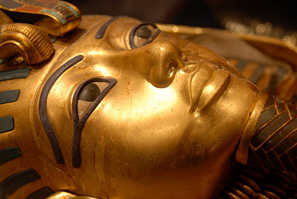 masque de toutankhamon, un pharaon égyptien - pharaon photos et images de collection