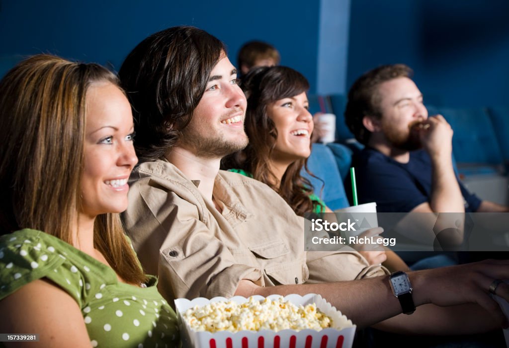 Jovens em um Cinema - Royalty-free Adolescente Foto de stock