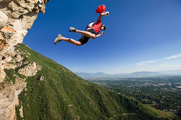 베이스점핑 - skydiving base jumping extreme sports mountain 뉴스 사진 이미지