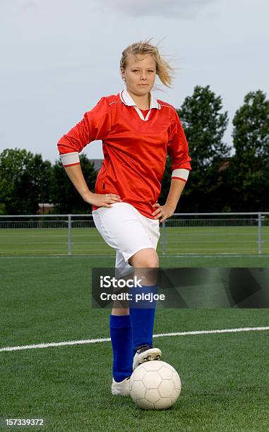 여성 Soccer Player 축구에 대한 스톡 사진 및 기타 이미지 - 축구, 축구공, 킥 오프