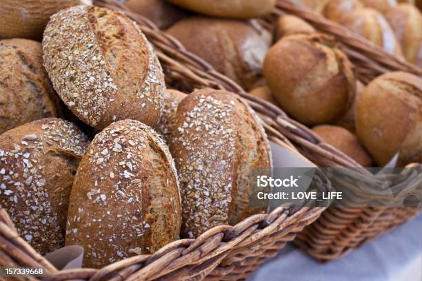 Frisches Brot Stockfoto und mehr Bilder von Ansicht aus erhöhter Perspektive - Ansicht aus erhöhter Perspektive, Bauernbrot, Bauernmarkt