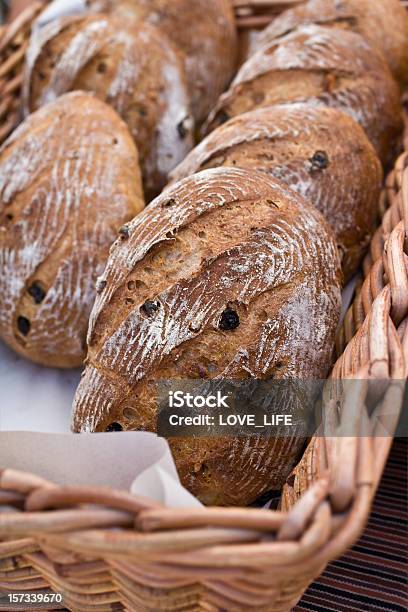 Frisches Brot Stockfoto und mehr Bilder von Ansicht aus erhöhter Perspektive - Ansicht aus erhöhter Perspektive, Bauernbrot, Bauernmarkt