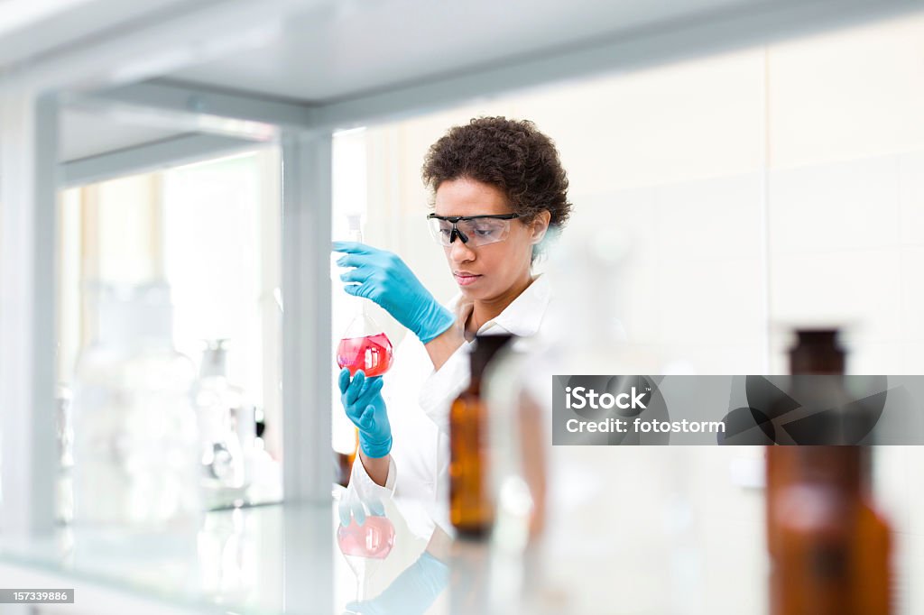 Wissenschaftler Arbeiten im Labor - Lizenzfrei Apotheke Stock-Foto