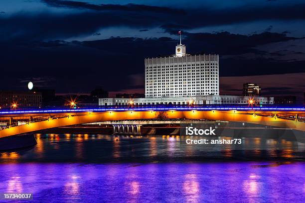 Biały Dom I Moskwy Rzeka Bulwar W Nocy Rosja - zdjęcia stockowe i więcej obrazów Budynek parlamentu - Budynek parlamentu, Rosja, Architektura