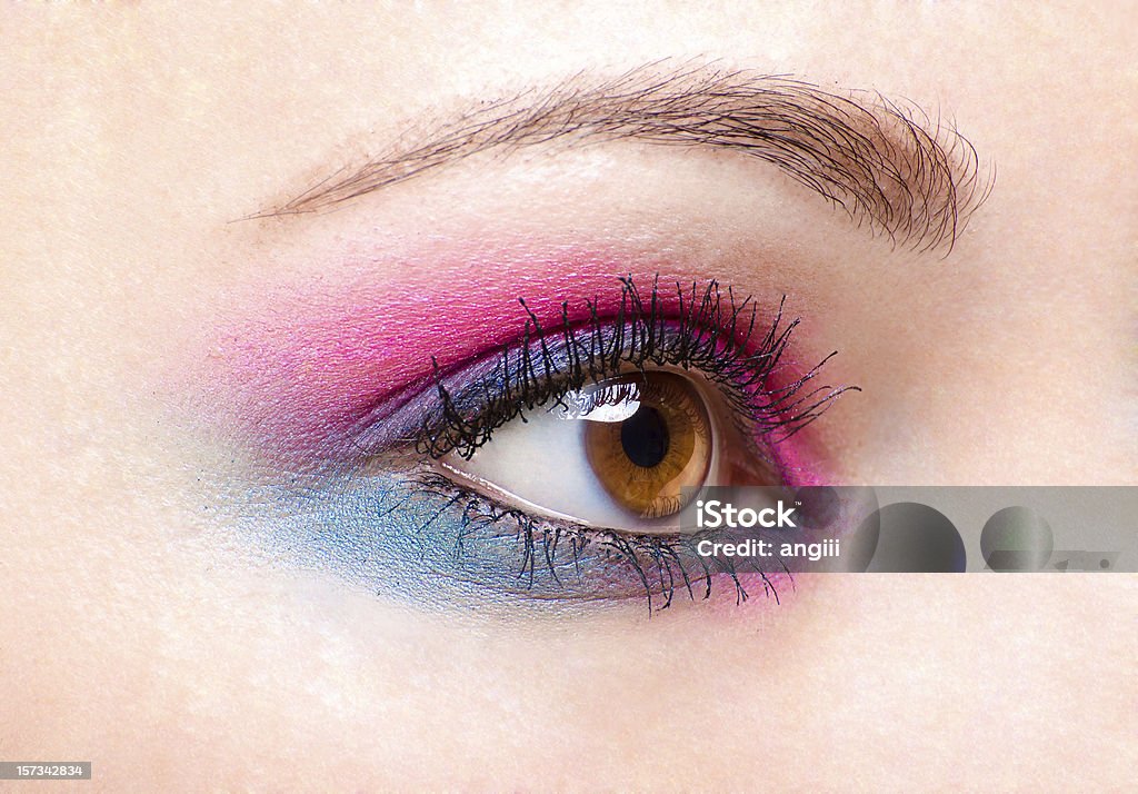  Rosa Maquillaje De Ojos Azul Foto de stock y más banco de imágenes de