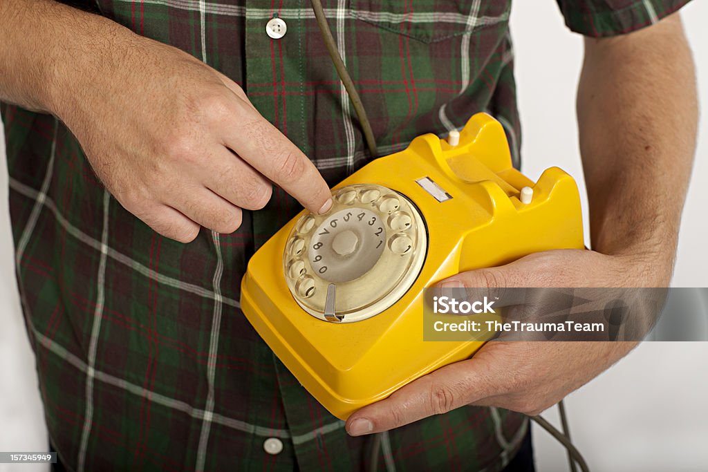 Homem no telefone antigo - Foto de stock de 1940-1949 royalty-free