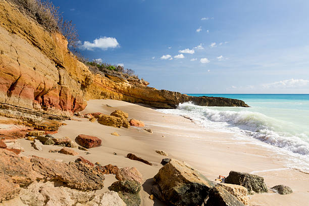 cupecoy beach sint maarten - cupecoy beach stock-fotos und bilder