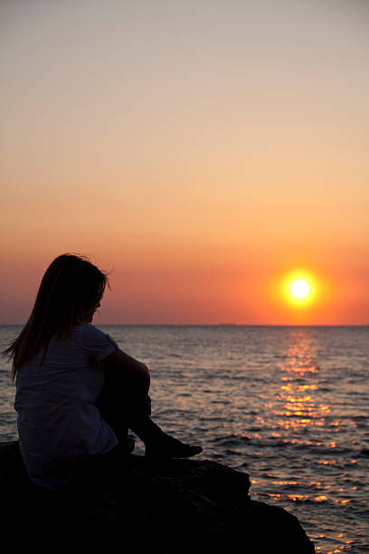 istock women in the sunset 157351003
