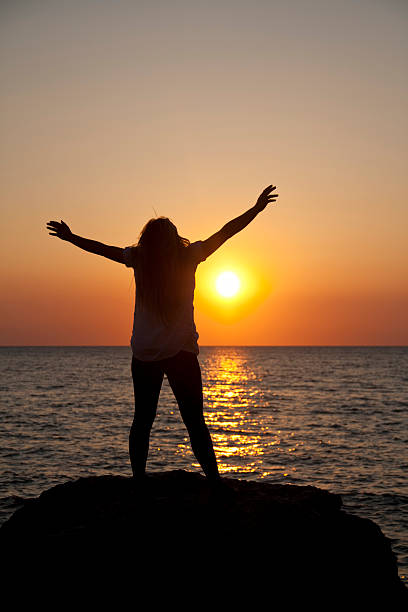 istock women in the sunset 157351005