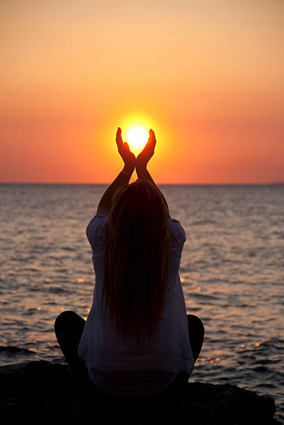 istock women in the sunset 157351012