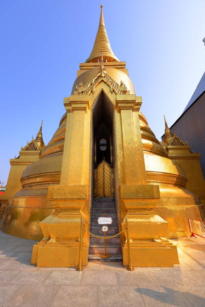 방콕의 왓 프라깨우 박물관 (왕궁), - garuda bangkok thailand gold 뉴스 사진 이미지