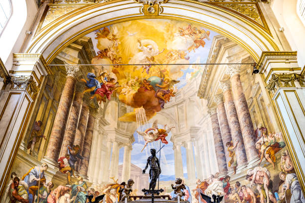 a gyönyörű freskó apszis a santissima annunziata templomban, siena szívében, toszkánában - reneszánsz témájú stock jellegű vizuális alkotások, jogdíjmentes fotók és képek