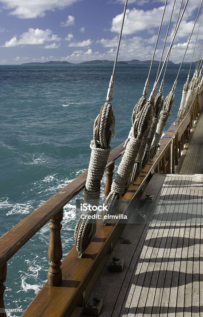 Voile sur un classique en bois schooner - Photo de Grand voilier libre de droits