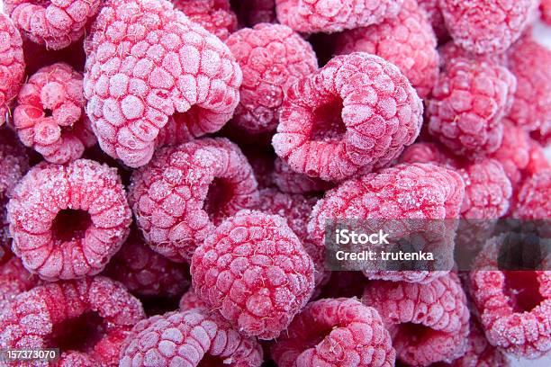 Congelados Framboesas - Fotografias de stock e mais imagens de Congelado - Congelado, Framboesa, Fruta