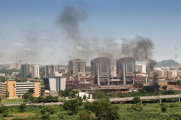 vista aérea de abuja, nigéria - nigeria abuja fire city - fotografias e filmes do acervo