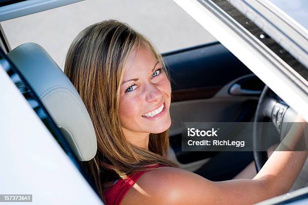 Foto de Garota Adolescente Motorista e mais fotos de stock de Adolescentes Meninas - Adolescentes Meninas, Carro, Volante - Parte de Veículo