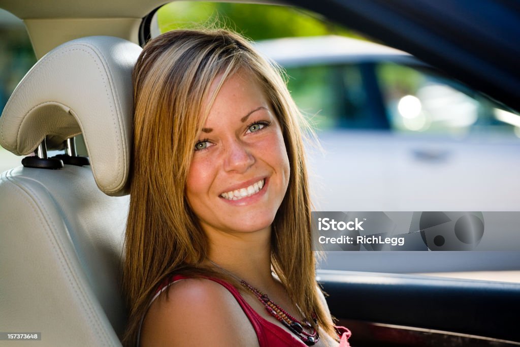 Девушки водителя - Стоковые фото Автомобиль роялти-фри