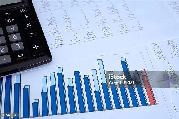 Финансовая Диаграмма — стоковые фотографии и другие картинки Калькулятор - Калькулятор, Сводная таблица, Анализировать