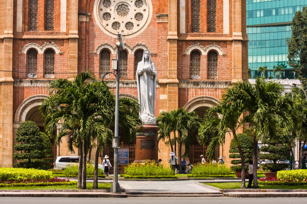 kościół notre dame, ho chi minh, wietnam, azja - chi chi zdjęcia i obrazy z banku zdjęć