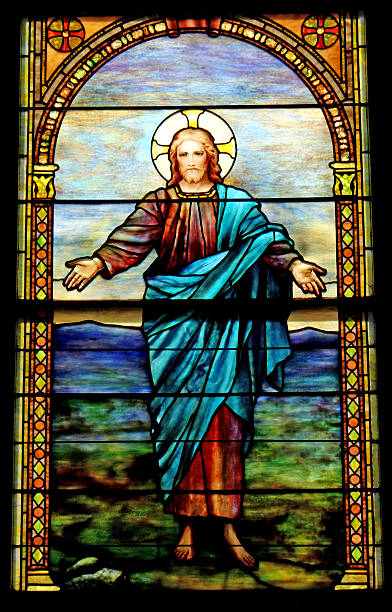 christ est augmenté gros plan - stained glass jesus christ glass church photos et images de collection