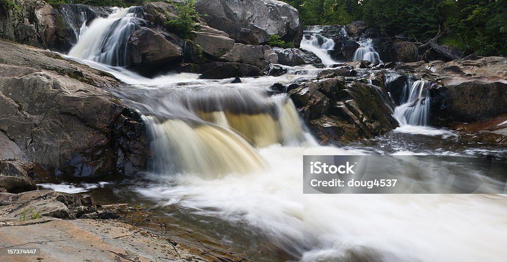 Водопад Дикой природы - Стоковые фото Водопад роялти-фри