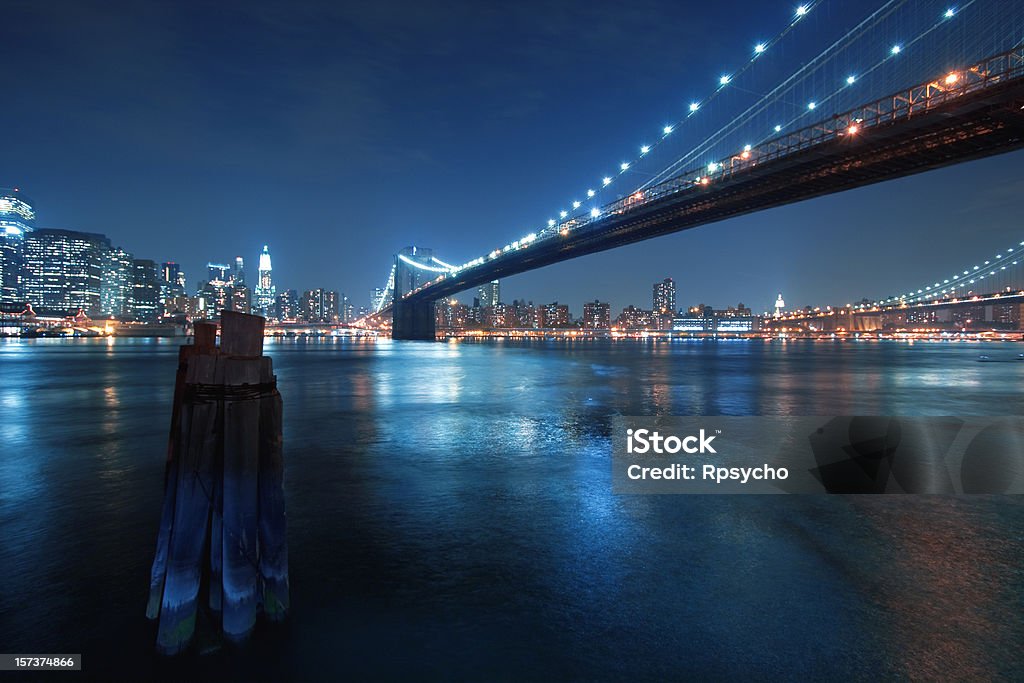 Puente de Brooklyn y Manhattan Skyline - Foto de stock de Agua libre de derechos