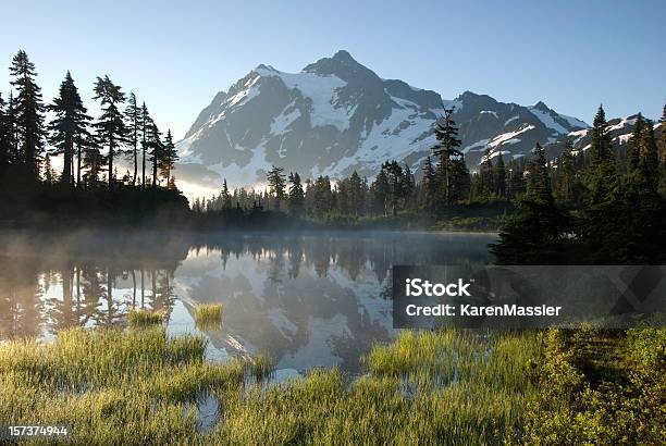 Mt Shuksan Odbicie - zdjęcia stockowe i więcej obrazów Stan Waszyngton - Stan Waszyngton, Góra Baker, Mt Shuksan