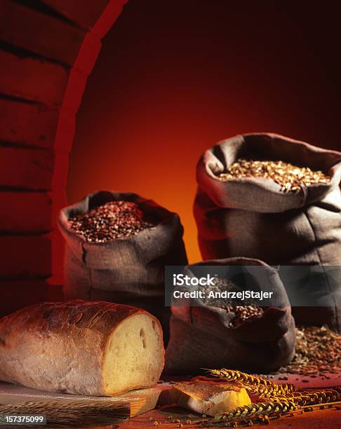 Foto de Pão e mais fotos de stock de Abundância - Abundância, Bolsa - Objeto manufaturado, Cereal