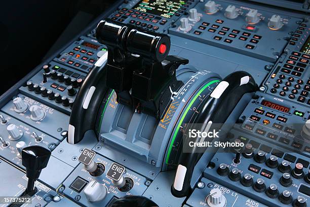 스로틀 에어라이너 비행기에 대한 스톡 사진 및 기타 이미지 - 비행기, 조절판, 조종석