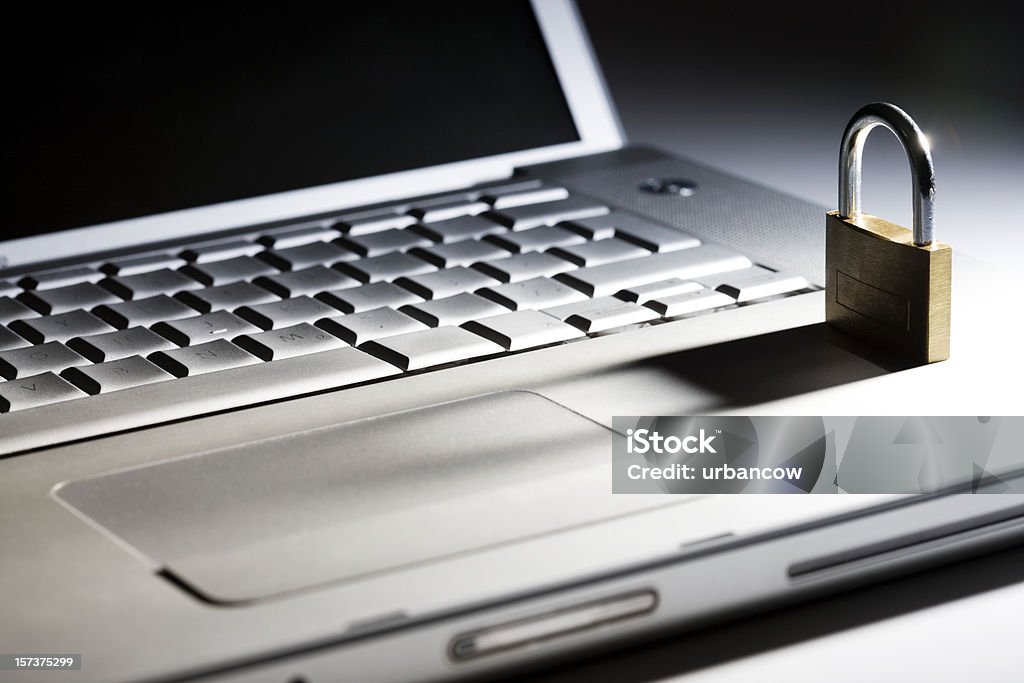Онлайн-безопасности - Стоковые фото Ноутбук роялти-фри