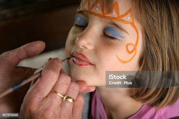 Photo libre de droit de Maquillage Traditionnel Du Visage banque d'images et plus d'images libres de droit de Maquillage traditionnel du visage - Maquillage traditionnel du visage, Princesse, Enfant