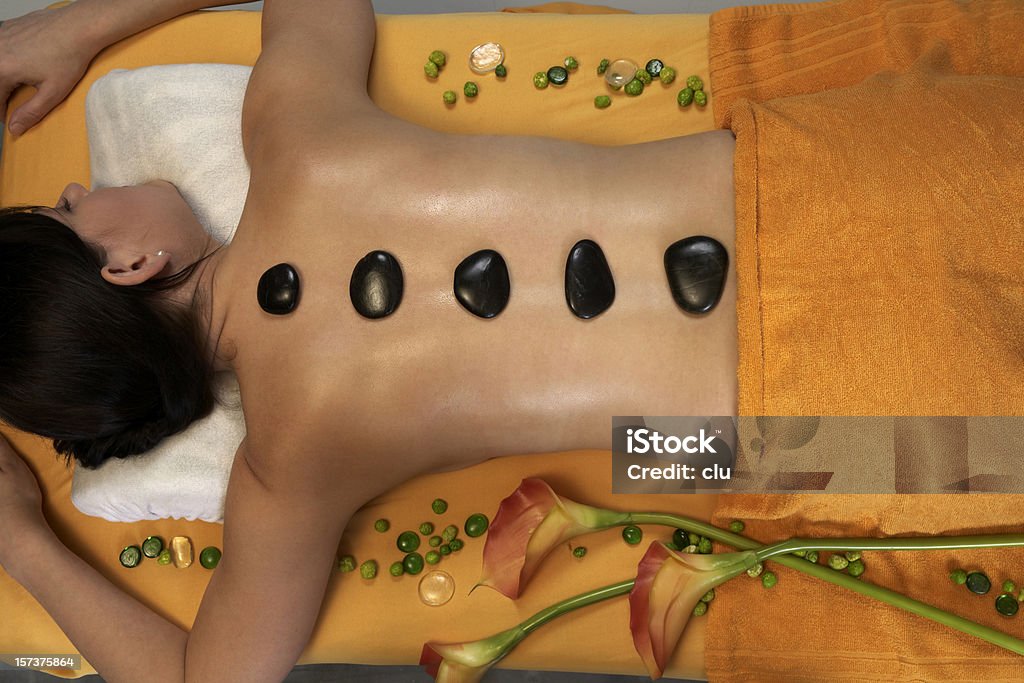 Trattamento spa con pietre calde (XXL - Foto stock royalty-free di Accogliente