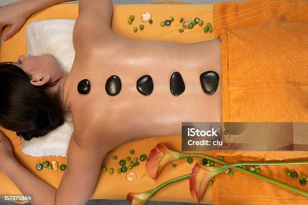 Trattamento Spa Con Pietre Calde Xxl - Fotografie stock e altre immagini di Accogliente - Accogliente, Adulto, Ambientazione interna