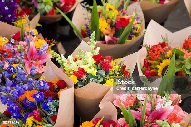 Aperto Mercato Dei Fiori Freschi - Fotografie stock e altre immagini di Fioraio - Negozio - Fioraio - Negozio, Abbondanza, Ambientazione esterna