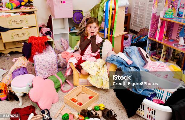 Quarto Desarrumado - Fotografias de stock e mais imagens de Caos - Caos, Criança, Quarto de Dormir