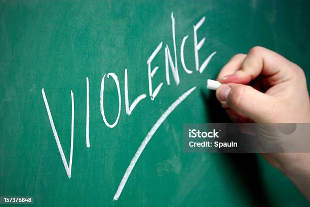 Досканасилия — стоковые фотографии и другие картинки Насилие - Насилие, Школьное здание, Образование
