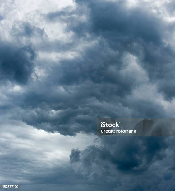 雲画像サイズ Xxl - カラー画像のストックフォトや画像を多数ご用意 - カラー画像, ドラマチックな空模様, 不吉