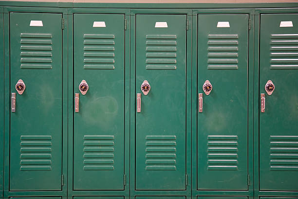 green school armários com cadeados combinação - gym locker - fotografias e filmes do acervo