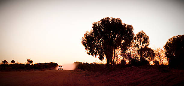 abordagem do outback - bush track - fotografias e filmes do acervo