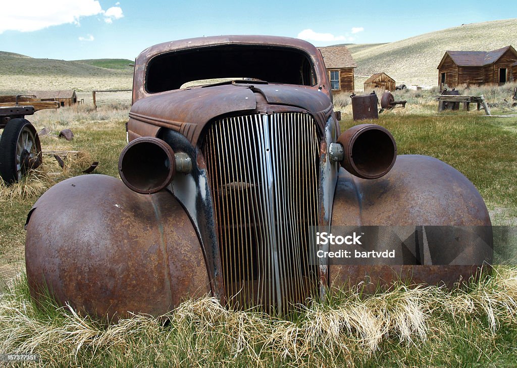 Coche de época - Foto de stock de Abandonado libre de derechos