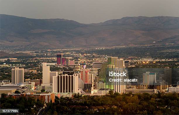Reno Nevada Panoramę Zmierzch - zdjęcia stockowe i więcej obrazów Fotografika - Fotografika, Hazard, Horyzontalny