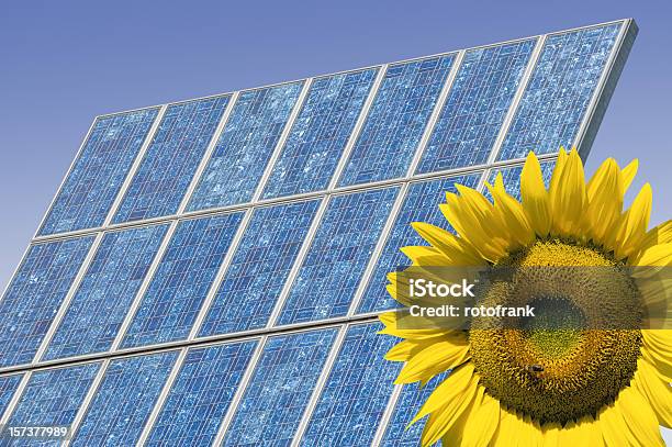 Photovoltaik Stockfoto und mehr Bilder von Elektrizität - Elektrizität, Energieindustrie, Farbbild