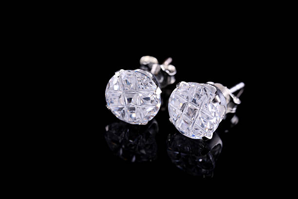 diamond zysków - diamond earrings zdjęcia i obrazy z banku zdjęć