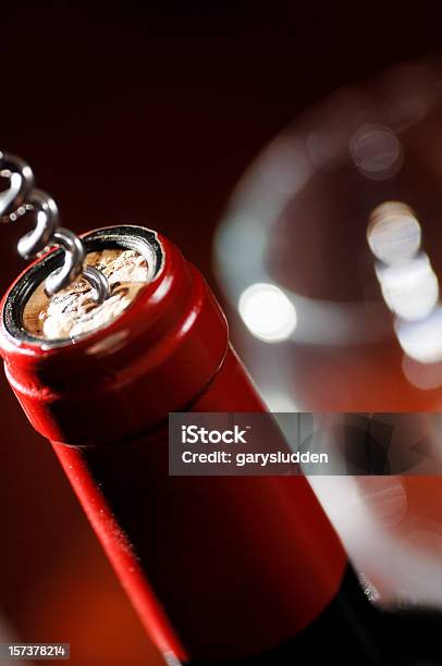 Photo libre de droit de Tirebouchon De Bouteille De Vin banque d'images et plus d'images libres de droit de Alcool - Alcool, Bouchon de vin, Bouchon en liège